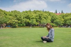 如何在大學(xué)校園內(nèi)學(xué)習(xí)英語？